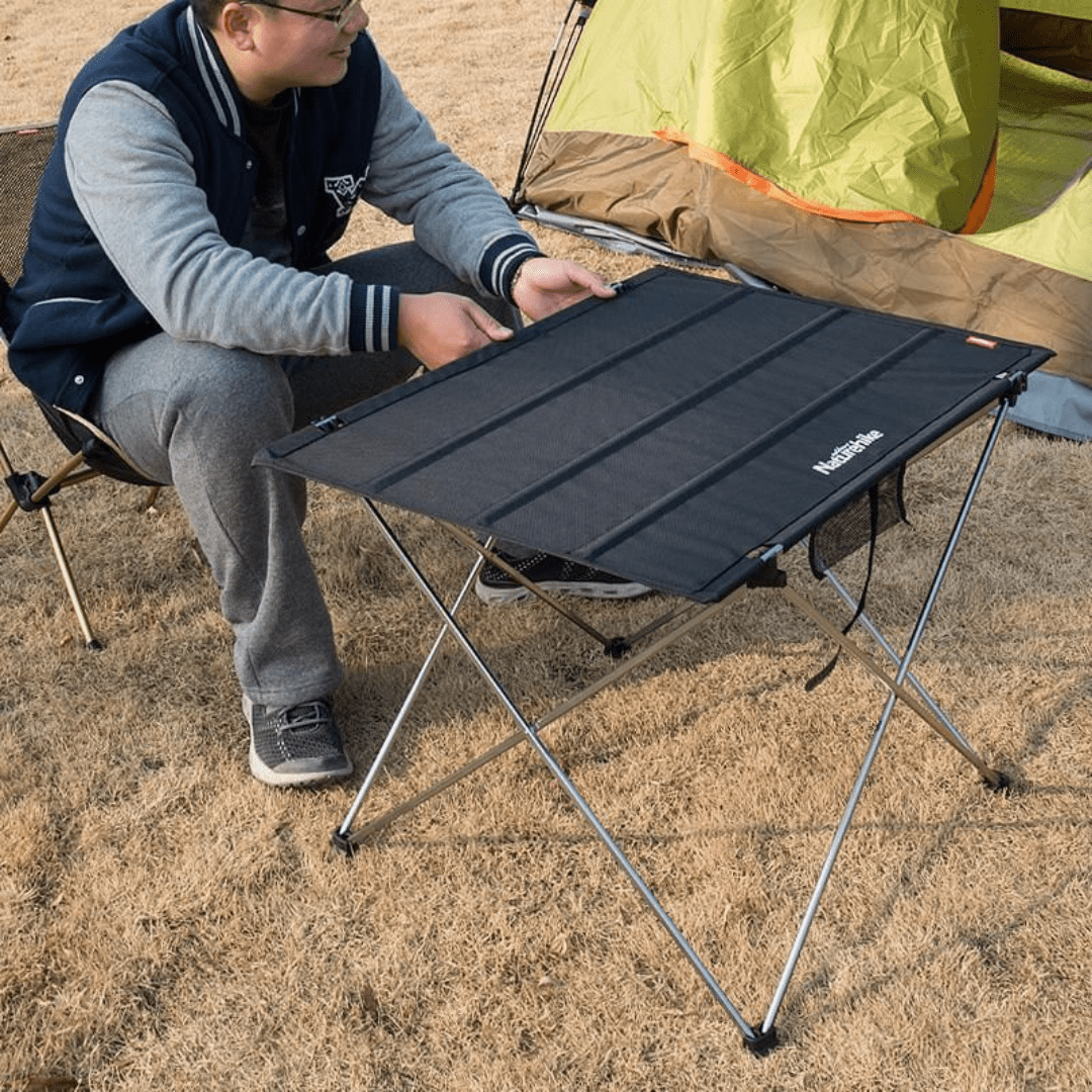 Ultra lightweight folding clearance table